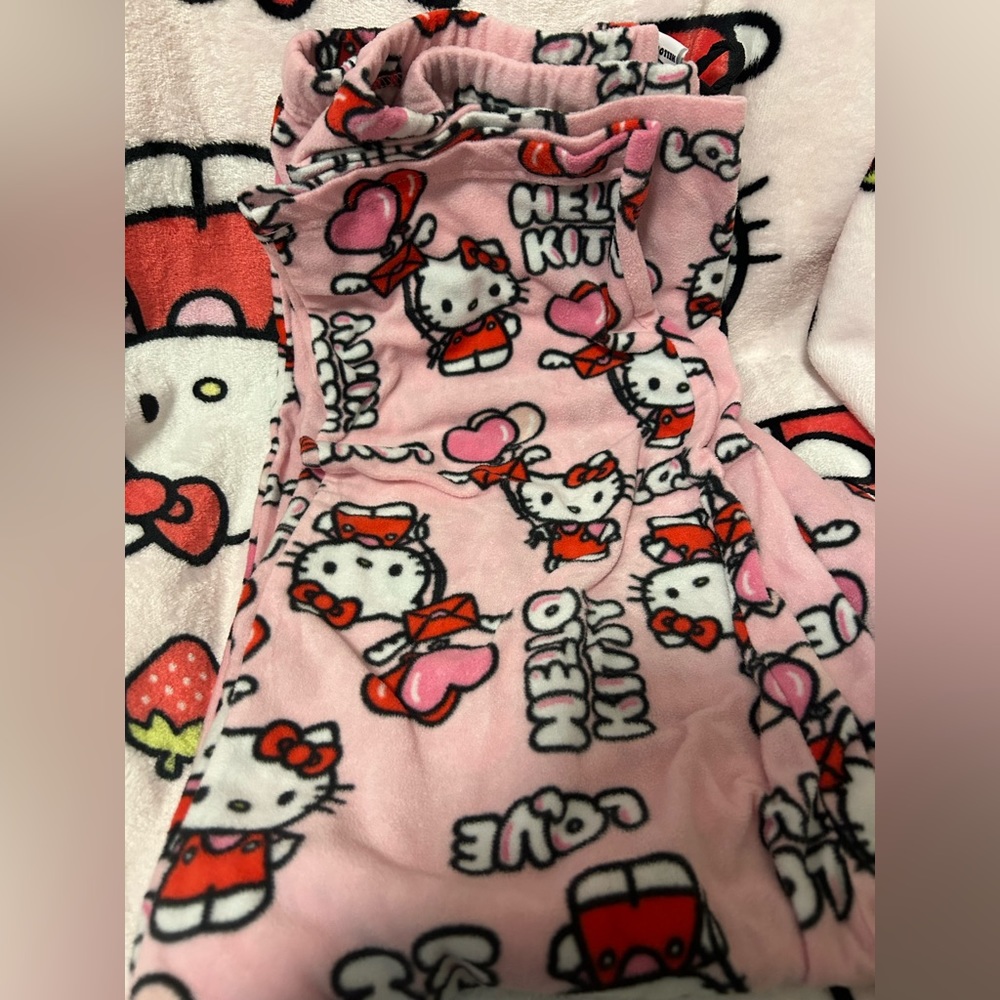 Hello kitty PJS - Picture 2 of 4